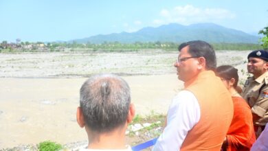 सीएम ने किया गौला नदी से हुए भू-कटाव का निरीक्षण