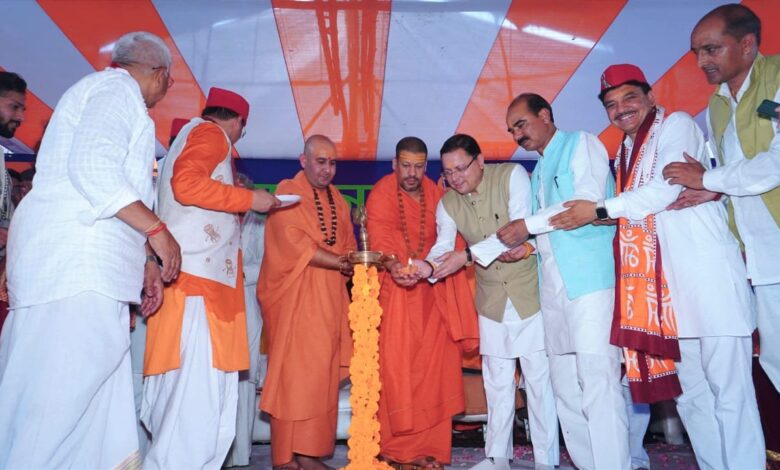 सीएम ने किया भूमि-पूजन कर मंदिर का शिलान्यास सीएम ने किया भूमि-पूजन कर मंदिर का शिलान्यास