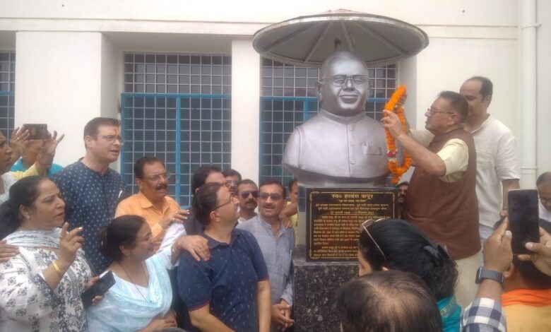 इंटर कॉलेज मे हुई हरबंस कपूर की प्रतिमूर्ति स्थापित