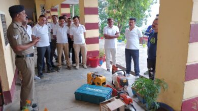 पुलिस कर्मियों को प्रदान की आपदा उपकरणों की जानकारी