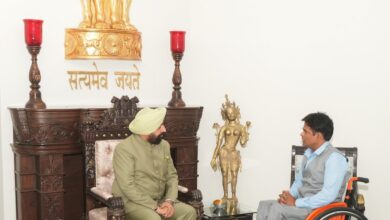 दिव्यांग मोटर स्पोर्ट्स खिलाड़ी ने की राज्यपाल से मुलाकात