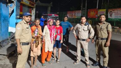 अपनो से बिछड़े लोगो का सहारा बनी दून पुलिस
