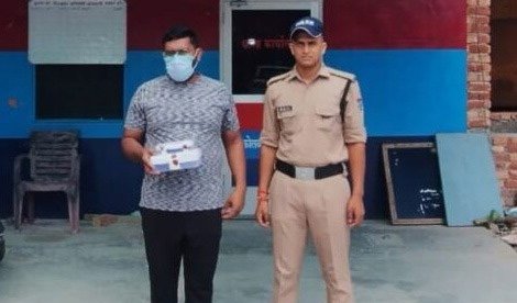 सरेआम फायर कर हमला करने वाले आरोपी ने किया थाने में सरेन्डर सरेआम फायर कर हमला करने वाले आरोपी ने किया थाने में सरेन्डर