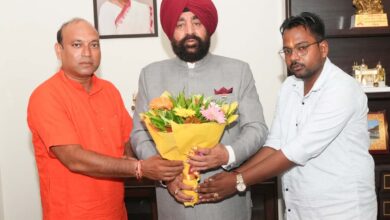 राज्य सफाई कर्मचारी आयोग के सदस्य ने की राज्यपाल से मुलाकात राज्य सफाई कर्मचारी आयोग के सदस्य ने की राज्यपाल से मुलाकात