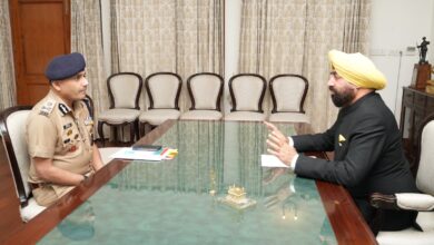 डीजीपी ने की राज्यपाल से मुलाकात