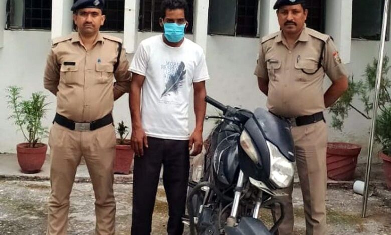 वाहन चोरी की घटना का पुलिस ने किया खुलासा वाहन चोरी की घटना का पुलिस ने किया खुलासा