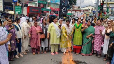 महिला कांग्रेस ने किया पुलिस प्रशासन का पुतला दहन