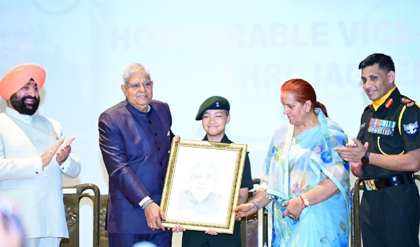 युवाओं में राष्ट्रीयता की भावना का संचार करें: उपराष्ट्रपति युवाओं में राष्ट्रीयता की भावना का संचार करें: उपराष्ट्रपति