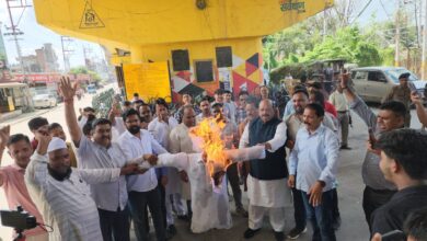 भाजपा नेताओं का पुतला दहन भाजपा नेताओं का पुतला दहन