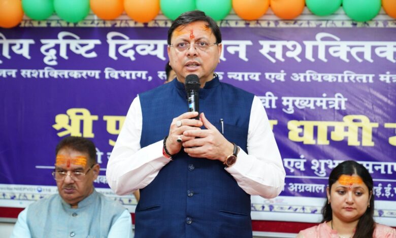 मुख्यमंत्री ने केक काटकर बच्चों के साथ मनाया जन्मदिन