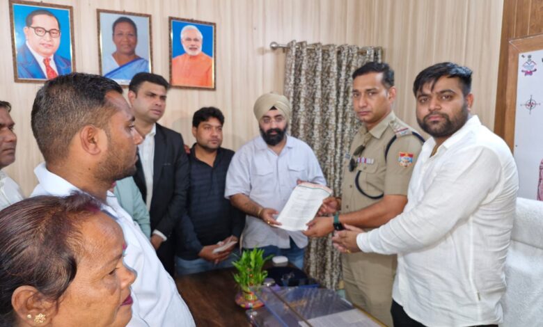 कांग्रेस नेताओं ने दी हिंसक बयानबाजी के विरोध में तहरीर