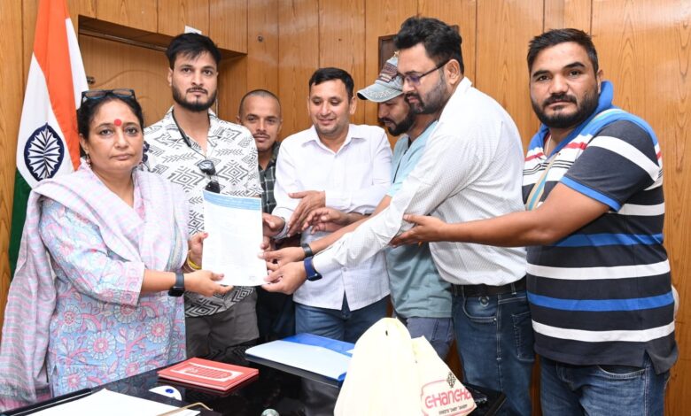 उत्तराखंड जल संस्थान संविदा श्रमिक संघ के पदाधिकारियाें ने की विधानसभा अध्यक्ष से मुलाकात