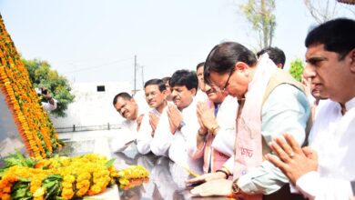 मुख्यमंत्री ने शहीद स्थल रामपुर तिराहा में दी शहीदों को दी श्रद्धांजलि। मुख्यमंत्री ने शहीद स्थल रामपुर तिराहा में दी शहीदों को दी श्रद्धांजलि।