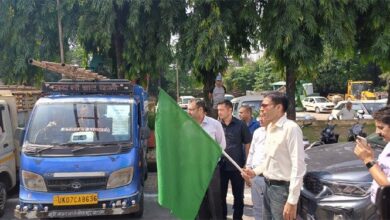 काम मे लापरवाही बरतने पर होगी कार्यवाही : डीएम