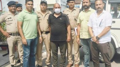 चचेरे भाई का हत्यारा गिरफ्तार, तमंचा व कारतूस बरामद चचेरे भाई का हत्यारा गिरफ्तार, तमंचा व कारतूस बरामद