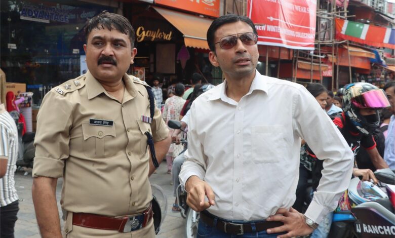 शहर में जनमानस को सुगम सुविधा मुहैया कराना पहली प्राथमिकता : डीएम