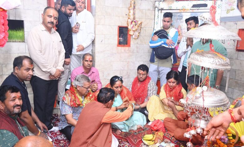 माँ कुंजापुरी देवी और माँ सुरकंडा देवी शक्तिपीठों के दर्शन कर पूजा अर्चना की