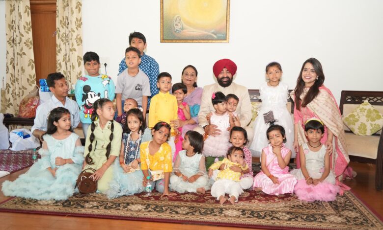 महानवमी पर राज्यपाल ने किया कन्या पूजन महानवमी पर राज्यपाल ने किया कन्या पूजन