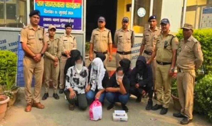 सैक्स रैकेट का खुलासा, तीन महिलाओं सहित सात गिरफ्तार सैक्स रैकेट का खुलासा, तीन महिलाओं सहित सात गिरफ्तार
