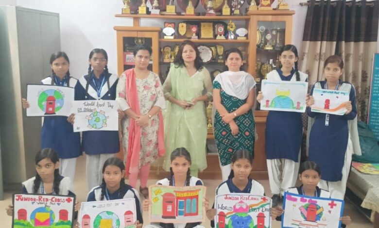 राष्ट्रीय डाक दिवस : जेआरसी सदस्यों ने डाक सेवाओं के बारे में बताया