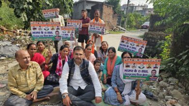 नगर निगम  की 15 साल की विफलता के आक्रोश में क्षेत्रवासियों ने दिया कांग्रेस के नेतृत्व में धरना