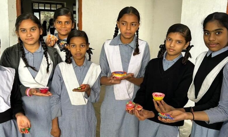 स्वयं संस्था ने दिया ईको फ्रैंडली दीपावली मनाने का संदेश दीप सज्जा प्रतियोगिता का आयोजन स्वयं संस्था ने दिया ईको फ्रैंडली दीपावली मनाने का संदेश दीप सज्जा प्रतियोगिता का आयोजन