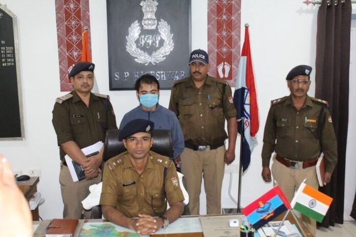 बचत खातों से 32 लाख की धोखाधड़ी करने वाला शाखा डाकपाल गिरफ्तार बचत खातों से 32 लाख की धोखाधड़ी करने वाला शाखा डाकपाल गिरफ्तार