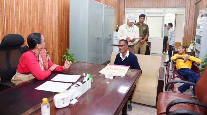 मुख्य सचिव ने सुनी दिव्यांगजनों की समस्याएं मुख्य सचिव ने सुनी दिव्यांगजनों की समस्याएं