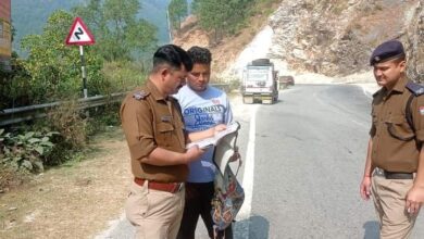 यातायात पुलिस की सख्ती : ओवरलोडिंग वाहनों पर कार्रवाई यातायात पुलिस की सख्ती : ओवरलोडिंग वाहनों पर कार्रवाई