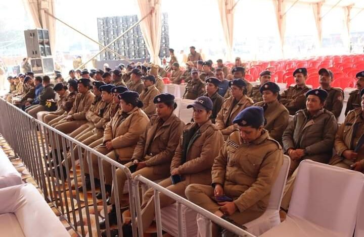 गौचर मेला ड्यूटी में नियुक्त पुलिस बल की ब्रीफिंग गौचर मेला ड्यूटी में नियुक्त पुलिस बल की ब्रीफिंग