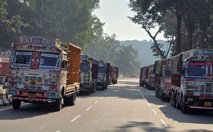 पुलिस ने चलाया ओवर लोडिंग के विरुद्ध अभियान, 34 डम्पर, एलपी ट्रक व दो यूटिलिटी वाहन सीज पुलिस ने चलाया ओवर लोडिंग के विरुद्ध अभियान, 34 डम्पर, एलपी ट्रक व दो यूटिलिटी वाहन सीज