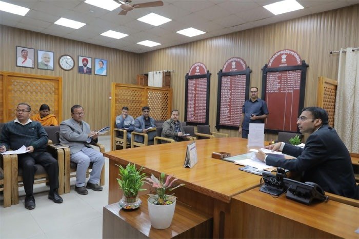 महिलाओं के लिए नये शौचालय निर्माण के साथ ही शहर में अन्य शौचालय को भी करें मॉडिफाईः डीएम महिलाओं के लिए नये शौचालय निर्माण के साथ ही शहर में अन्य शौचालय को भी करें मॉडिफाईः डीएम