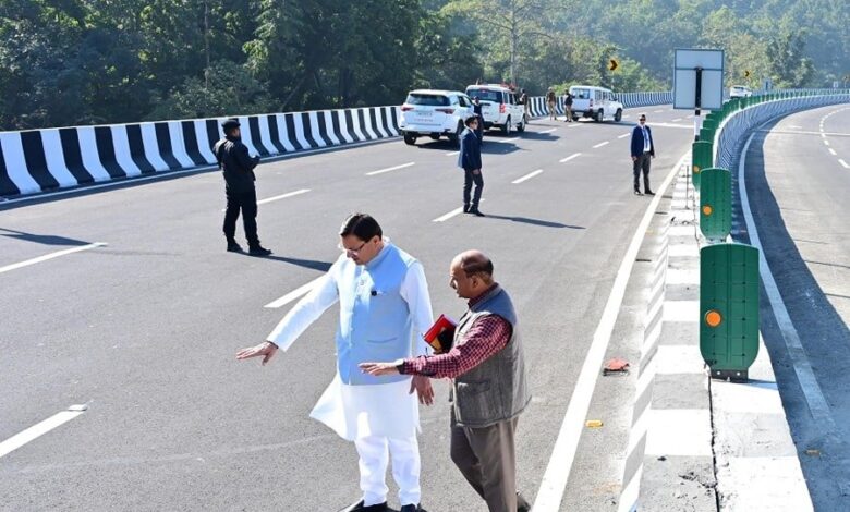 दिल्ली-देहरादून एक्सप्रेस वे के निर्माण कार्यों का स्थलीय निरीक्षण