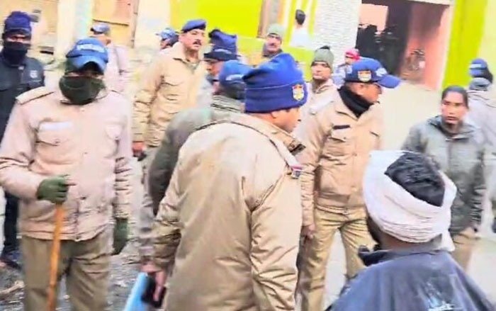 विद्युत विभाग की विजिलेंस टीम से चेकिंग के दौरान हुई धक्का—मुक्की विद्युत विभाग की विजिलेंस टीम से चेकिंग के दौरान हुई धक्का—मुक्की