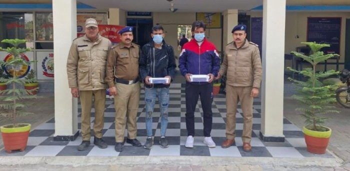 पिस्टल व कारतूस सहित दो बदमाश गिरफ्तार पिस्टल व कारतूस सहित दो बदमाश गिरफ्तार