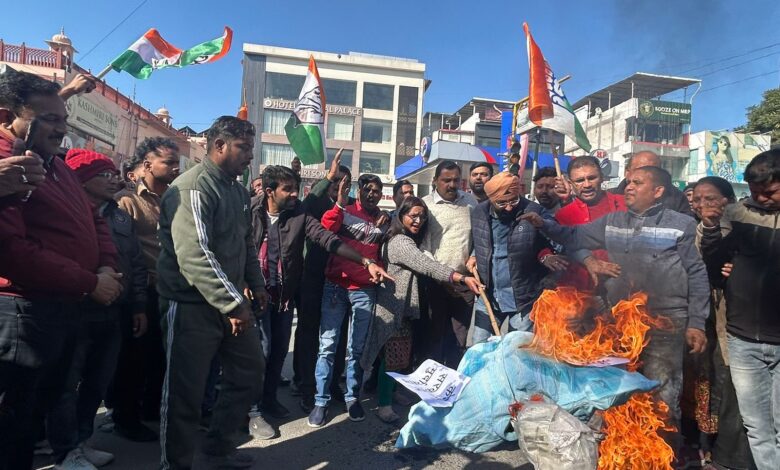 प्रधानमंत्री पर बांग्लादेश की सरकार पर पर्याप्त कूटनीतिक दबाव न बनाने का आरोप