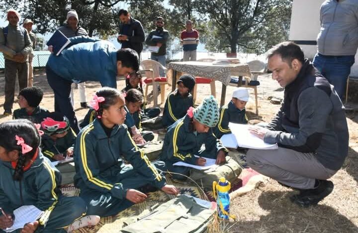 डीएम ने लिया विकास कार्यो को जायजा डीएम ने लिया विकास कार्यो को जायजा