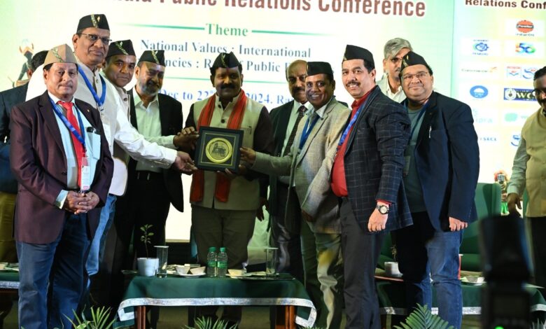 उत्तराखंड की ब्रह्म कमल टोपी रायपुर छत्तीसगढ़ में आयोजित जनसंपर्क के महाकुंभ में बनी आकर्षण का केंद्र