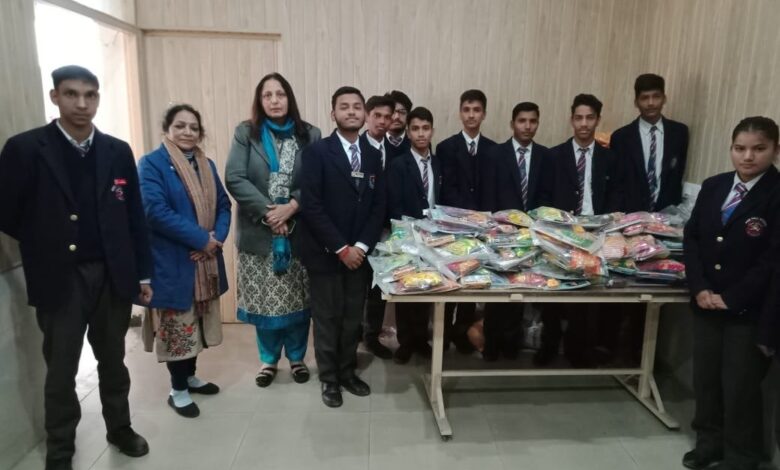 पाइन हॉल स्कूल के छात्रों ने आसरा बालिका आश्रय गृह में क्रिसमस की खुशियाँ फैलाईं पाइन हॉल स्कूल के छात्रों ने आसरा बालिका आश्रय गृह में क्रिसमस की खुशियाँ फैलाईं