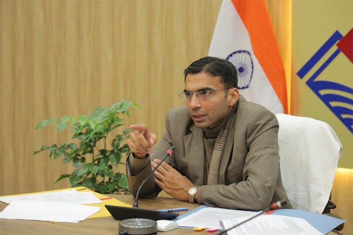 खनन माफियाओं पर चलाया कानून का सख्त हंटर खनन माफियाओं पर चलाया कानून का सख्त हंटर