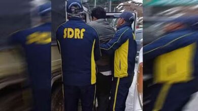 दर्दनाक हादसा:  तेज रफ्तार कार पैरापिट तोड़ खाई में गिरी, एक की मौत