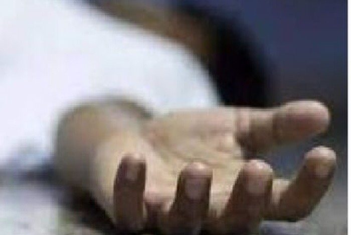 कार खाई में गिरी पीएसी जवान सहित दो की मौत