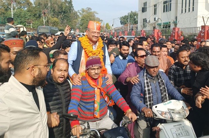 नामांकन के आखिरी दिन भाजपा व कांग्रेस ने झोंकी ताकत, सभी प्रत्याशियों ने दिखाया दमखम