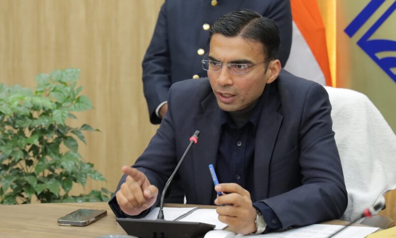 डीएम के प्रयासों से जनपद में पटरी आने लगी स्वास्थ्य सुविधाएं डीएम के प्रयासों से जनपद में पटरी आने लगी स्वास्थ्य सुविधाएं