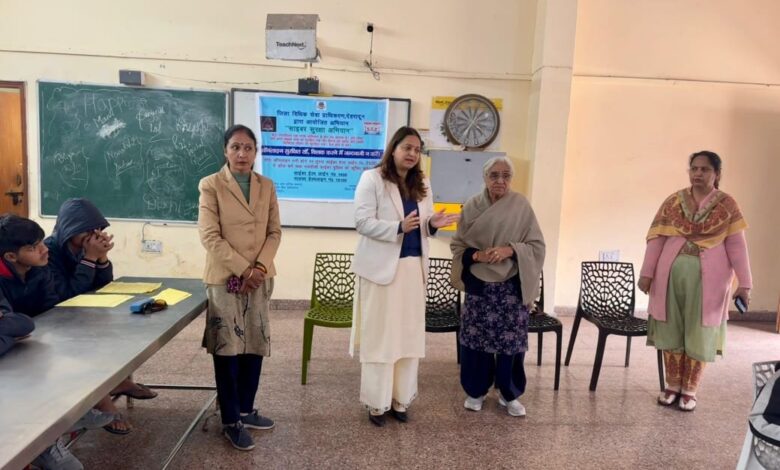 आश्रम के बच्चों ने किया जनमानस को जागरूक