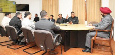 ‘वन यूनिवर्सिटी – वन रिसर्च’ पर चल रहे शोध की प्रगति के संबंध में प्रस्तुतीकरण दिया