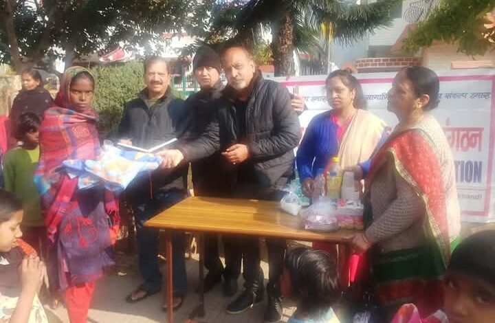 जरूरतमंद लोगों को वितरित किए कंबल