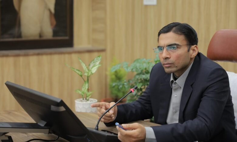 डीएम ने दिये समयबद्ध कार्य पूर्ण करने के निर्देश डीएम ने दिये समयबद्ध कार्य पूर्ण करने के निर्देश