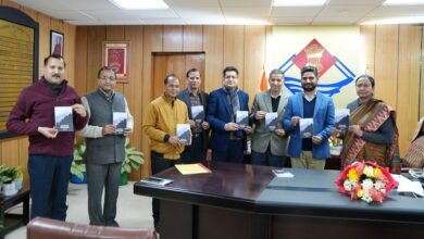 मुख्य सचिव ने किया कविताओं के संग्रह “अंतस को घेरे जो सघन कुहासा” का विमोचन