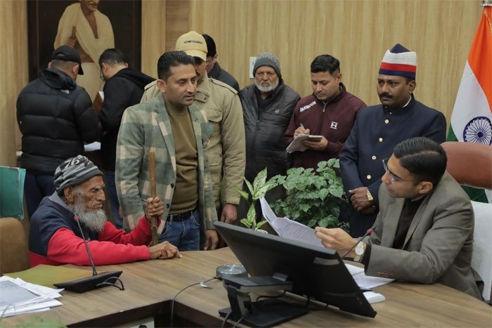 कोषागार के माध्यम से नियमित पेंशन के भुगतान का लिया गया  निर्णय